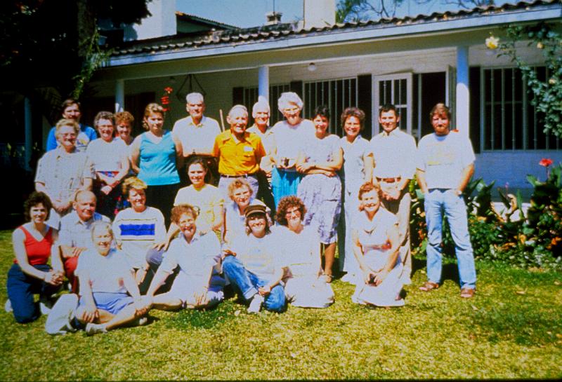 0230-Group at CCIDD, Cuernavaca Center for Intercultural Dialog on Development, 1988.jpg - Canadians and US citizens together at CCIDD.